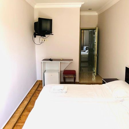 Hotel Dolphin Batumi Esterno foto