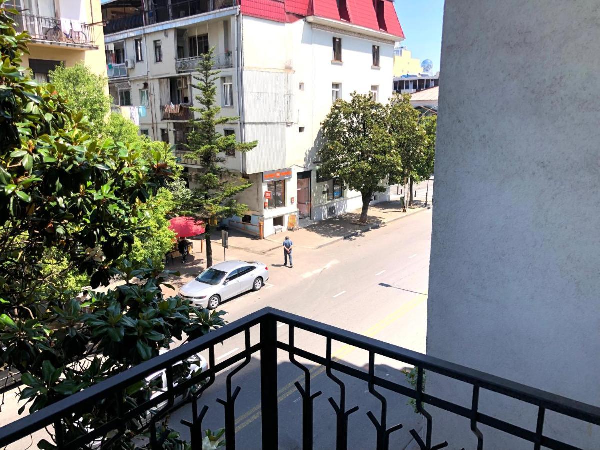 Hotel Dolphin Batumi Esterno foto