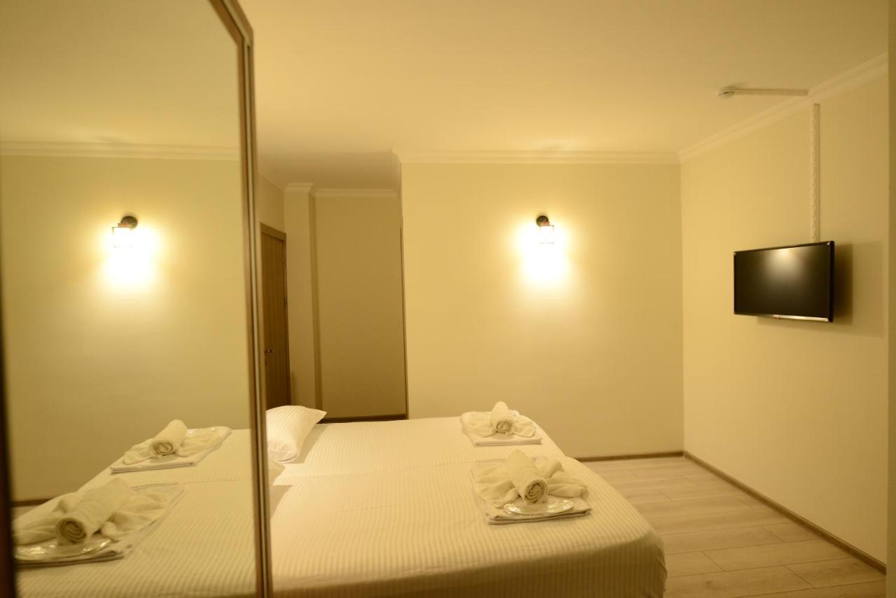 Hotel Dolphin Batumi Esterno foto